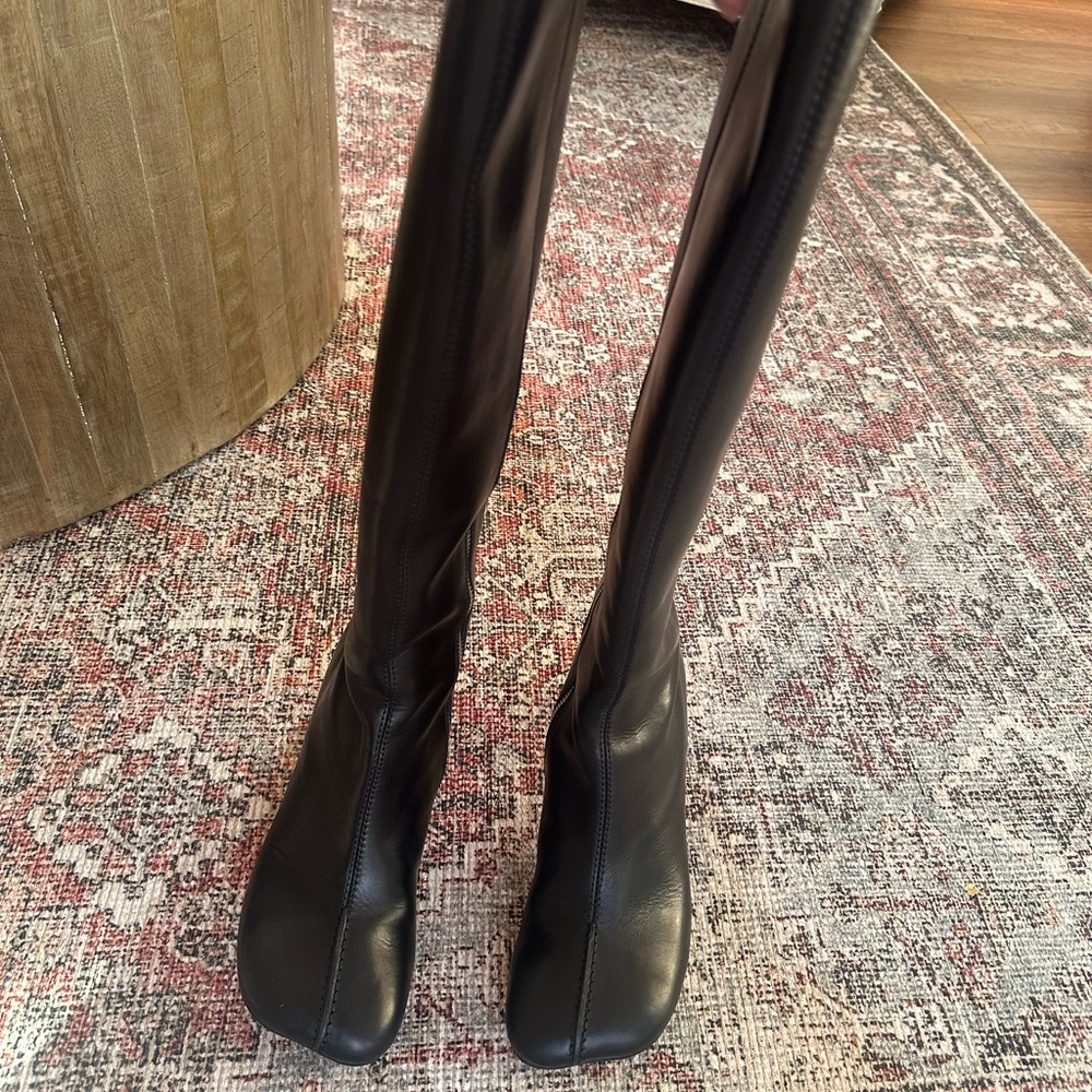 MM6 Maison Margiela
knee-high leather boots
Size
40 EU